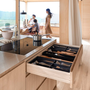 Комплект направляющих TANDEM с TIP-ON частичного выдвижения, 30 кг, Глубина 550мм.